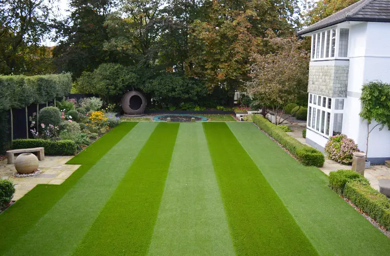 An example of a perfectly maintained lawn